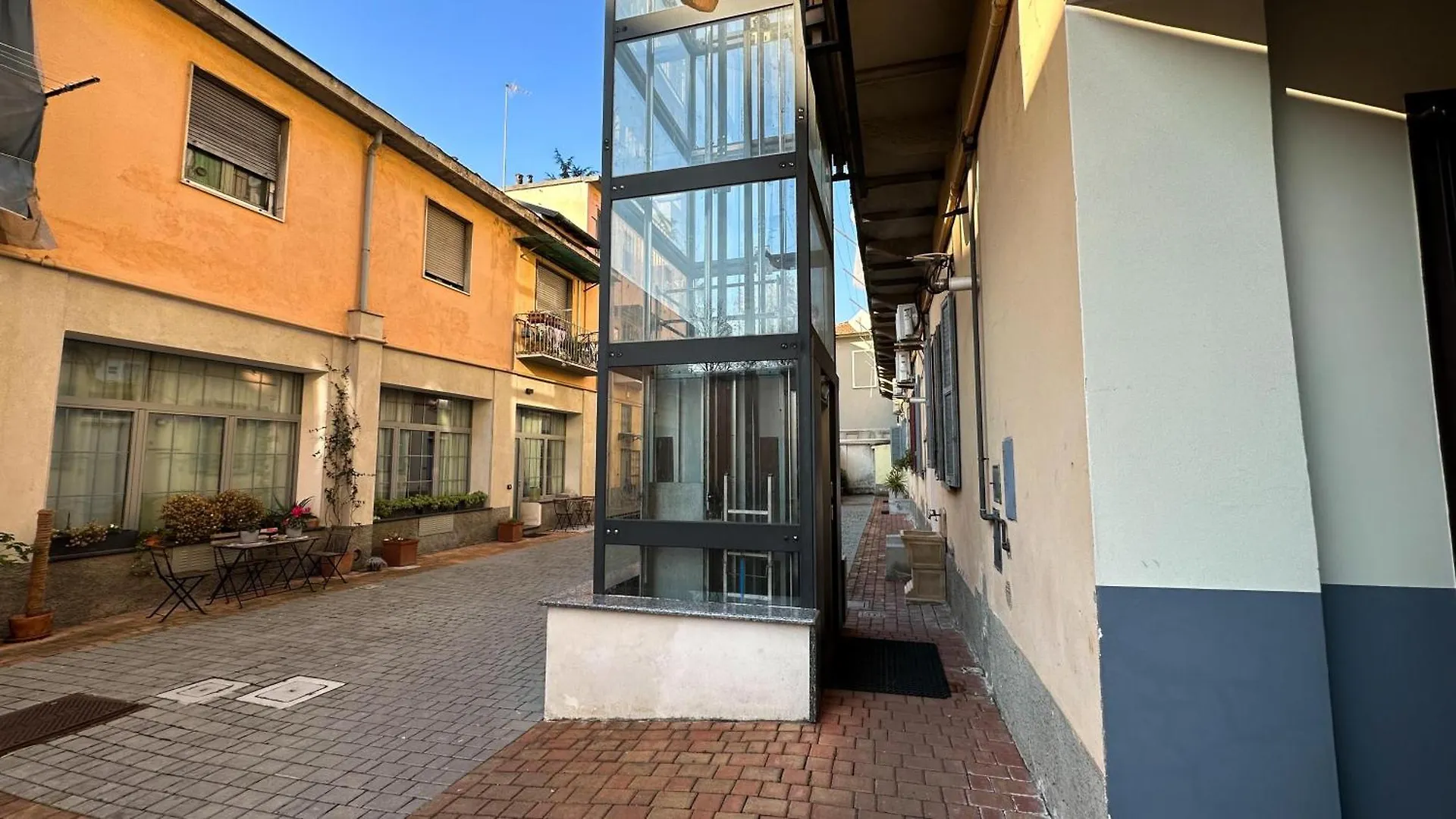 Apartment Petit B&B Milan Italy